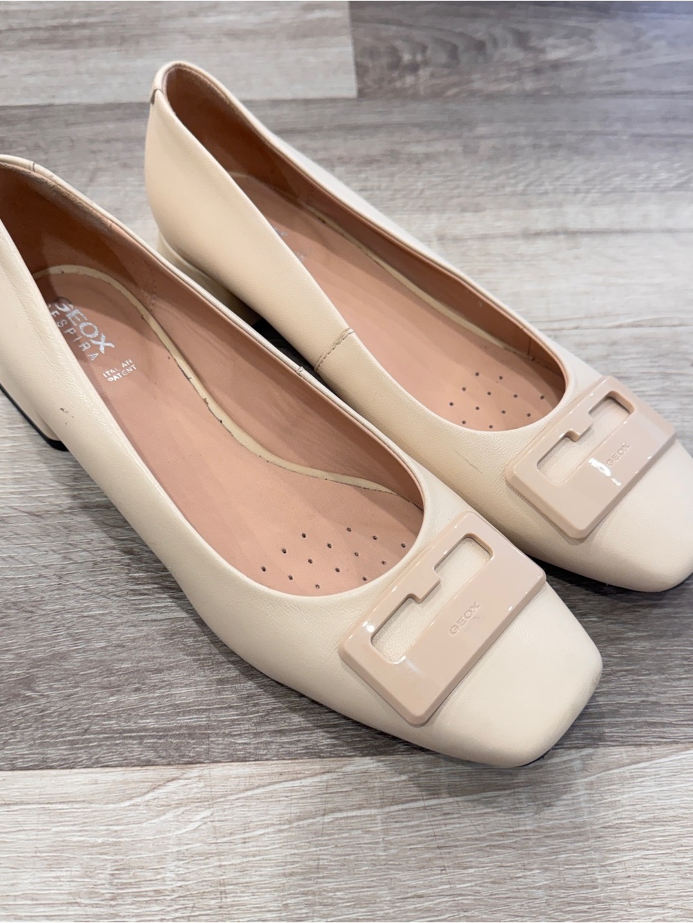 Geox Vivyanneballeri Square Toe Heels Women's 39.5” Cream Square-Toe